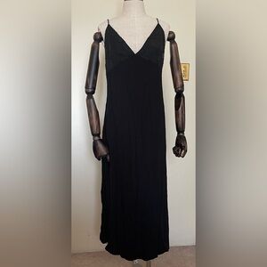 OAK + FORT Black V Neck Dress